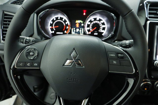 New 2027 Mitsubishi Outlander Sport SE FWD image 8