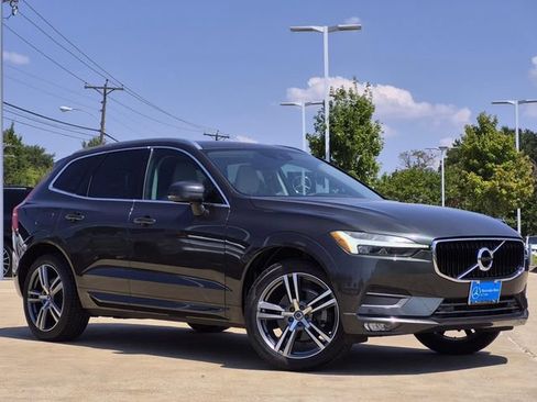 Used 2021 Volvo XC60 T5 Momentum w/ Premium Package FWD image 1