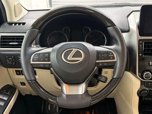 Used 2023 Lexus GX 460 Premium w/ Accessory Package AWD/4WD image 17