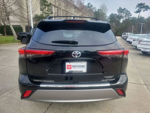 Used 2023 Toyota Highlander Platinum image 4
