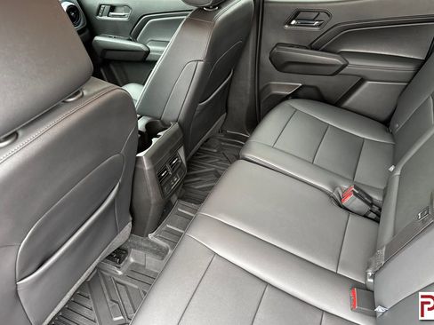 Used 2024 Chevrolet Colorado LT w/ LT Convenience Package III image 15