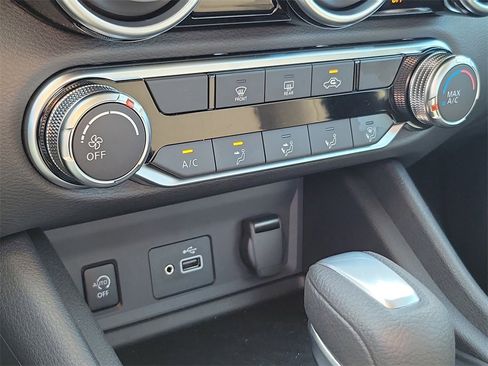 Used 2025 Nissan Sentra S image 28