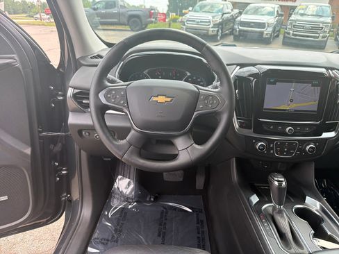 Used 2018 Chevrolet Traverse Premier AWD/4WD image 16