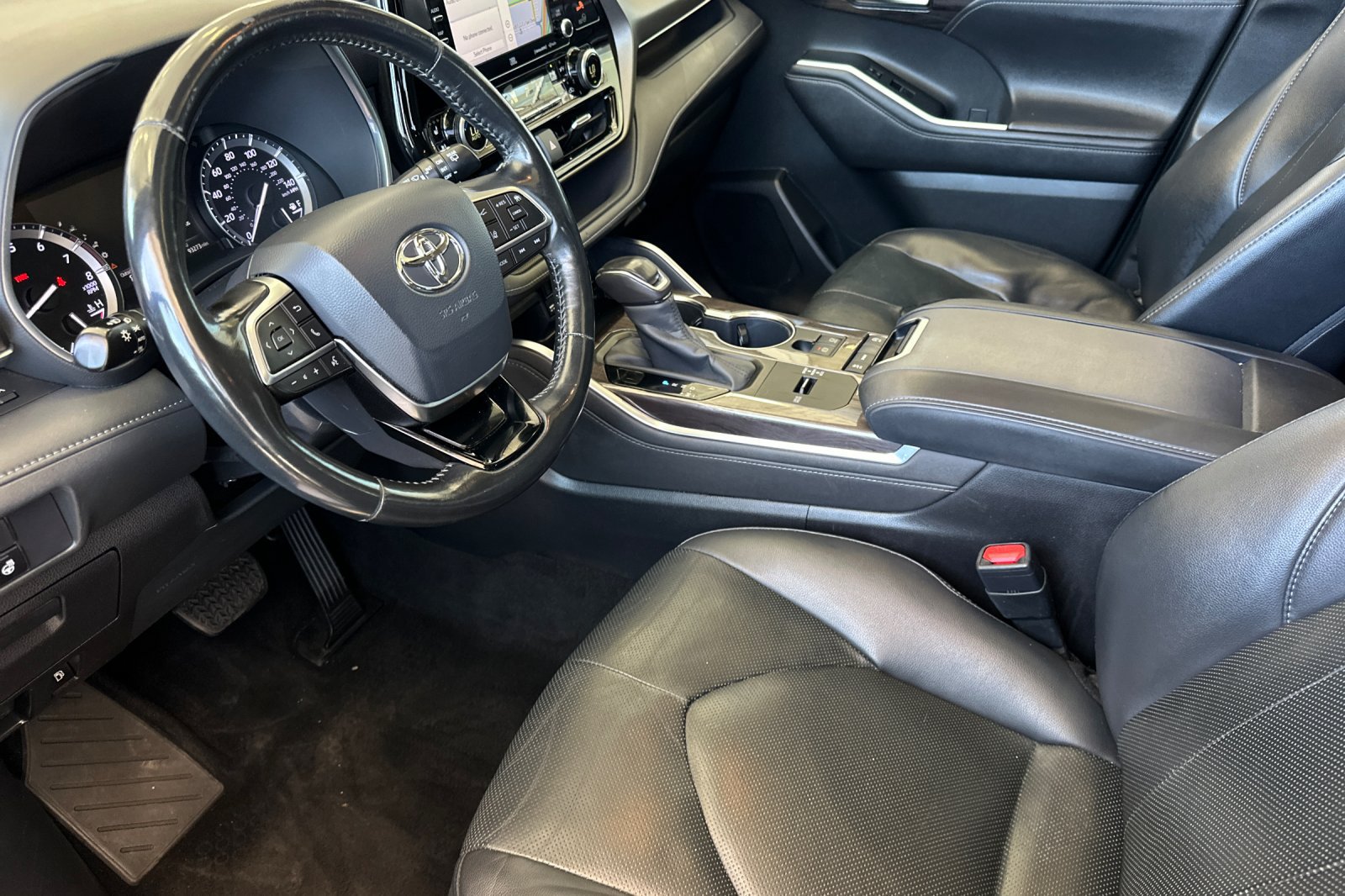 Used 2020 Toyota Highlander Limited FWD image 10