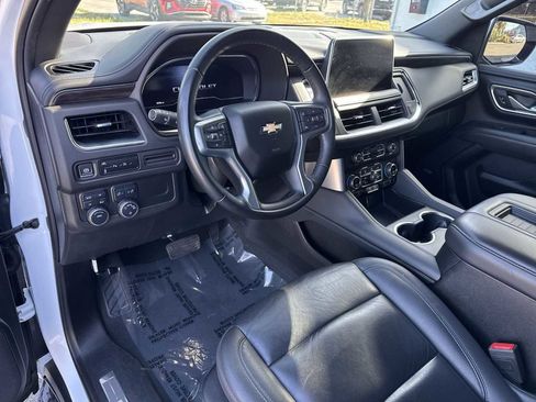 Used 2024 Chevrolet Suburban LT image 2