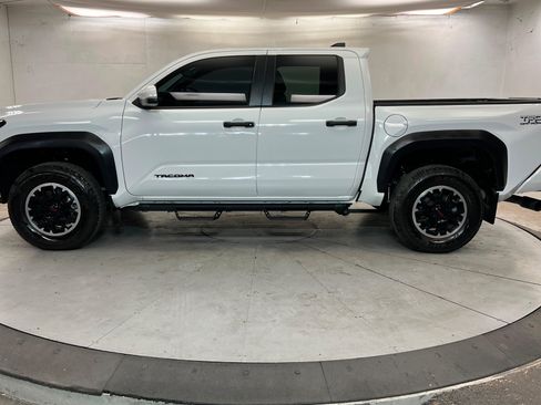 Certified 2024 Toyota Tacoma TRD Off-Road w/ TRD Off Road Upgrade Package AWD/4WD image 2