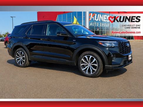 Used 2025 Ford Explorer ST-Line AWD/4WD image 3