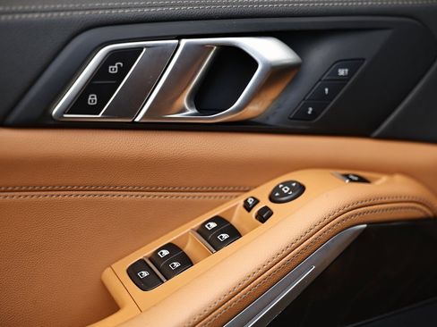 Used 2022 BMW X5 xDrive40i w/ M Sport Package image 15