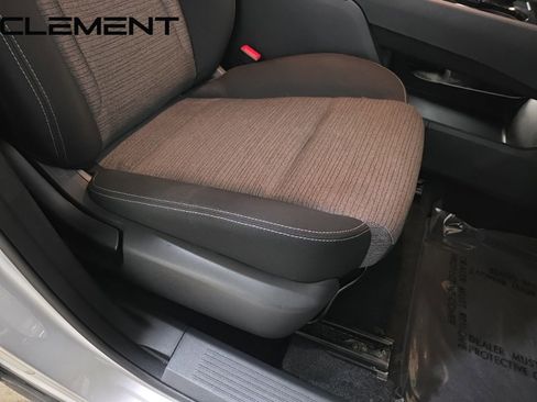 Used 2022 Nissan Rogue SV image 35