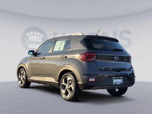 Certified 2024 Hyundai Venue SEL image 4
