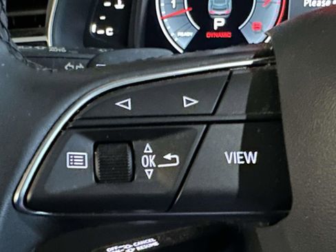 Used 2022 Audi Q8 Premium image 29