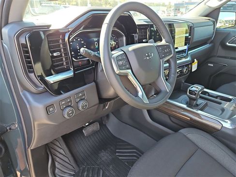New 2026 Chevrolet Silverado 1500 LT Trail Boss w/ Convenience Package II image 2