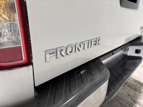 Used 2018 Nissan Frontier SV image 19