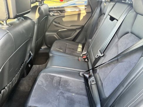 Used 2017 Porsche Macan w/ Driver Memory Package image 33