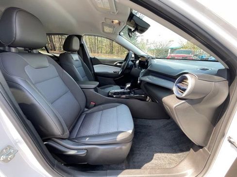 Used 2024 Chevrolet Trax LT w/ Driver Confidence Package FWD image 25