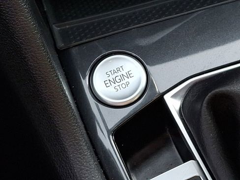 Used 2024 Volkswagen Tiguan SE w/ Panoramic Sunroof Package image 24