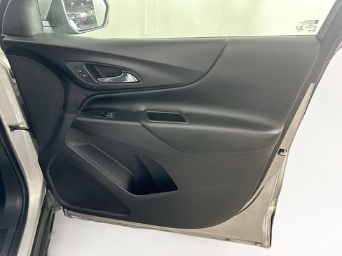 Used 2020 Chevrolet Equinox LT w/ Driver Convenience Package image 32