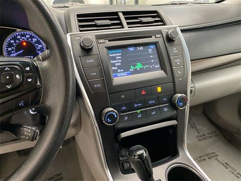 Used 2016 Toyota Camry SE image 19