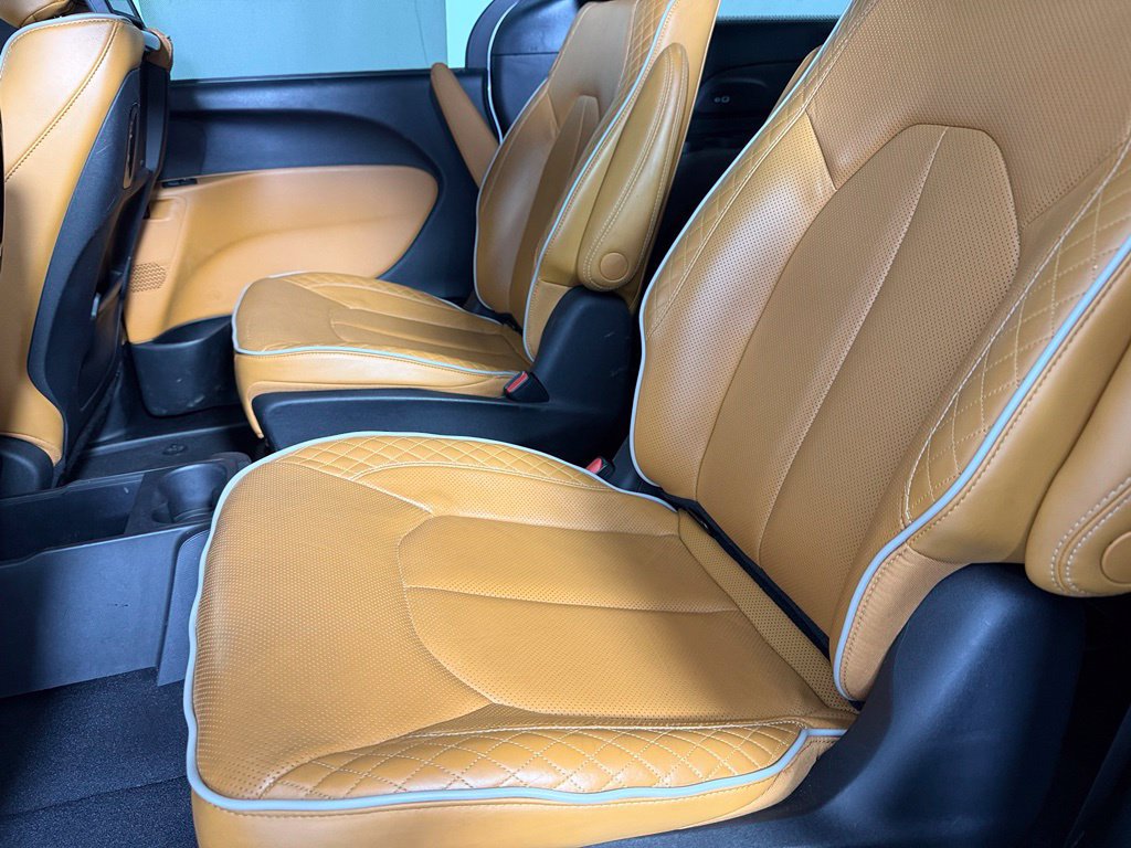Used 2023 Chrysler Pacifica Pinnacle FWD image 19