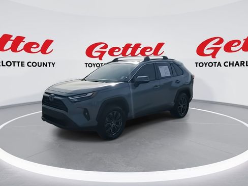 Used 2022 Toyota RAV4 XLE Premium image 4