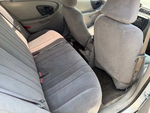 Used 2003 Chevrolet Malibu V6 w/ Preferred Equipment Group 1 FWD image 11