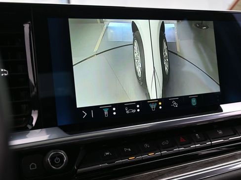 Used 2023 Chevrolet Silverado 1500 LTZ w/ LTZ Premium Package image 24