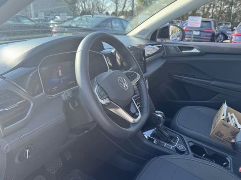 Used 2025 Volkswagen Taos SE image 24