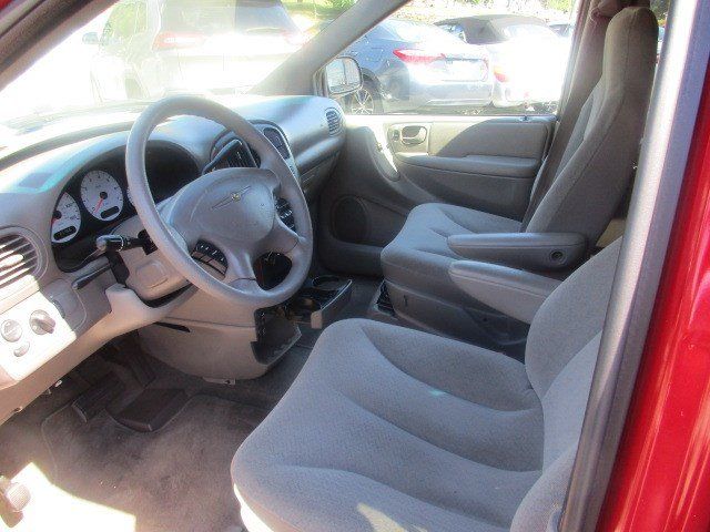 Used 2002 Chrysler Town & Country LX FWD image 15