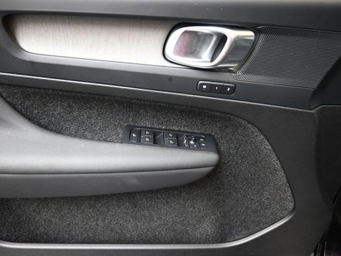 Certified 2025 Volvo XC40 B5 Core image 21