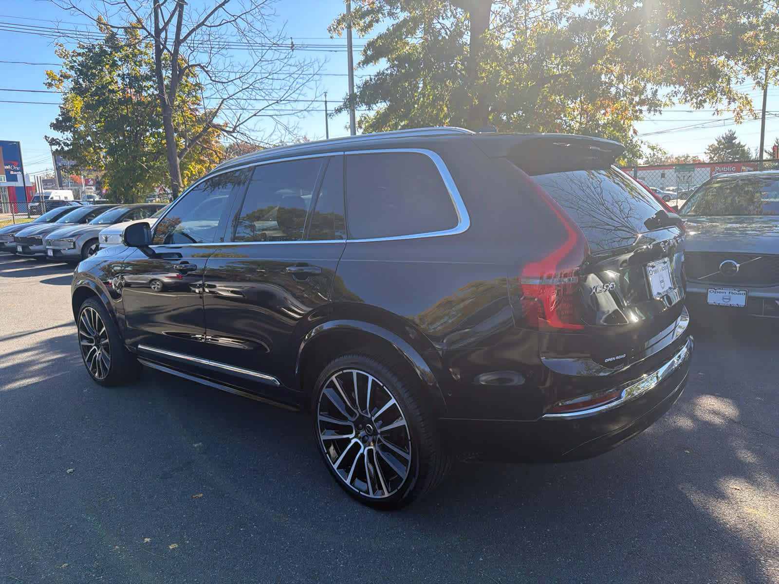 Certified 2025 Volvo XC90 B5 Plus AWD/4WD image 9