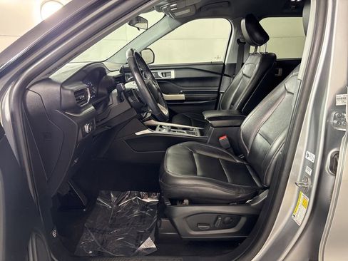 Used 2020 Ford Explorer XLT w/ Equipment Group 202A RWD image 28
