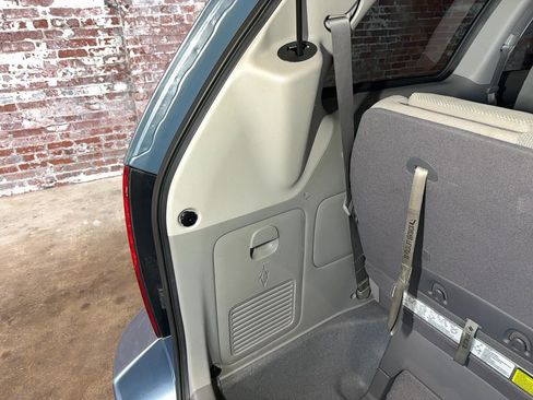 Used 2012 Kia Sedona EX FWD image 85