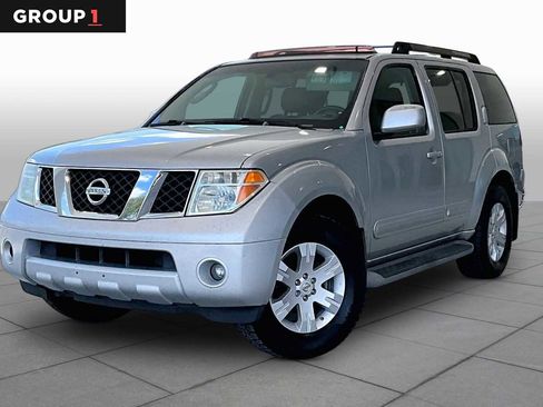 Used 2005 Nissan Pathfinder LE RWD image 1