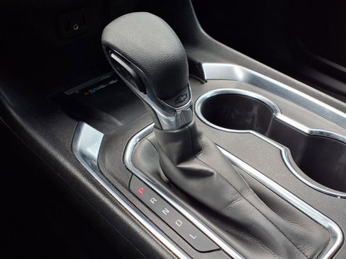 Used 2023 Chevrolet Traverse LT FWD image 7