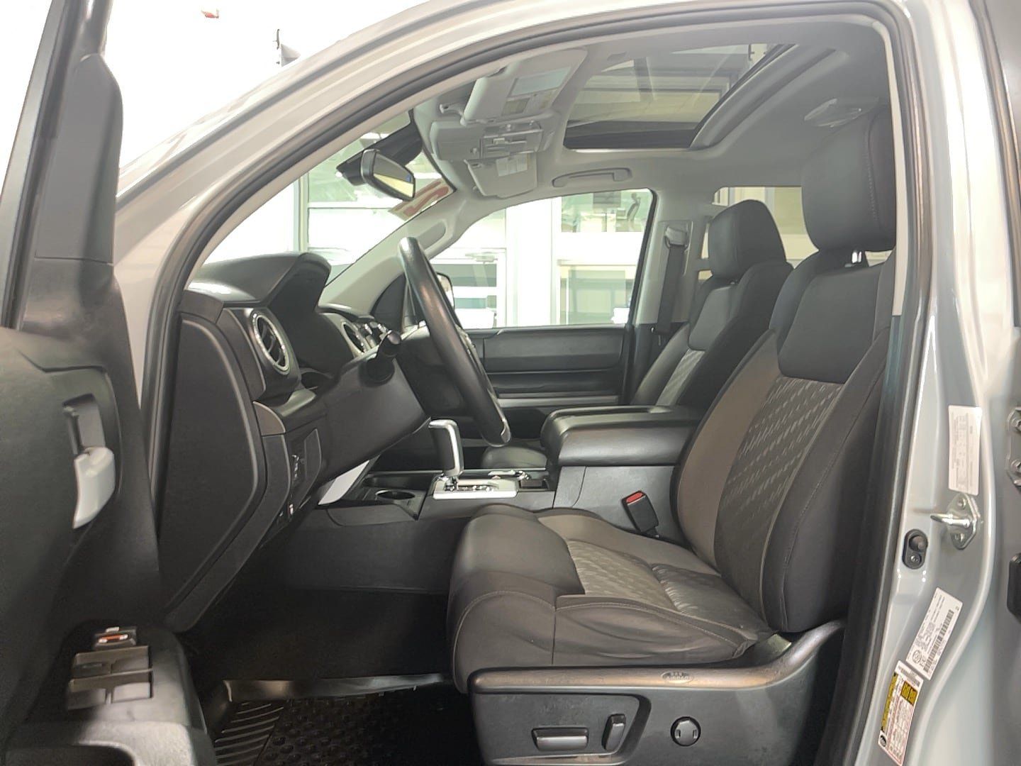 Used 2021 Toyota Tundra 4x4 CrewMax image 8