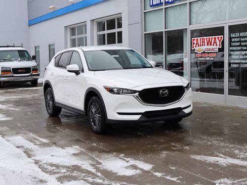 Used 2019 MAZDA CX-5 Touring image 2
