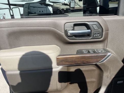 Used 2022 GMC Sierra 3500 SLT w/ SLT Premium Package image 22