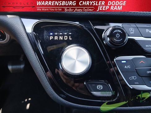 Used 2021 Chrysler Pacifica Touring-L w/ Uconnect Theater Family Group AWD/4WD image 29