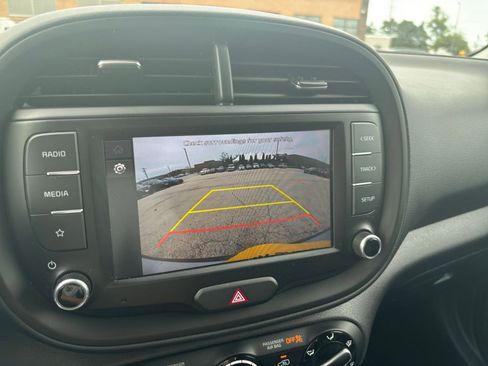 Used 2025 Kia Soul LX w/ LX Technology Package FWD image 22