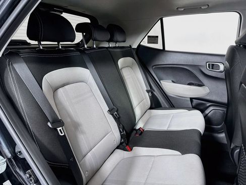 Used 2023 Hyundai Venue SEL FWD image 29