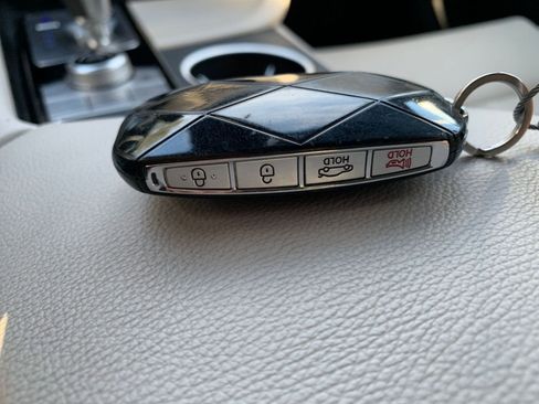 Used 2025 Genesis G70 2.5T image 22