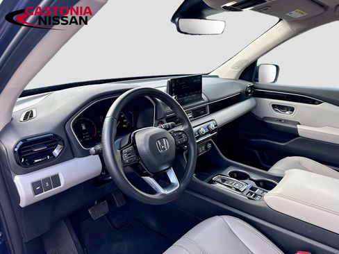 Used 2023 Honda Pilot Touring image 11