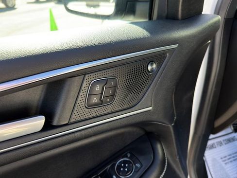 Used 2022 Ford Edge ST image 18