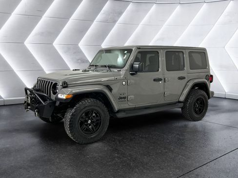 Used 2019 Jeep Wrangler Unlimited Sahara image 3