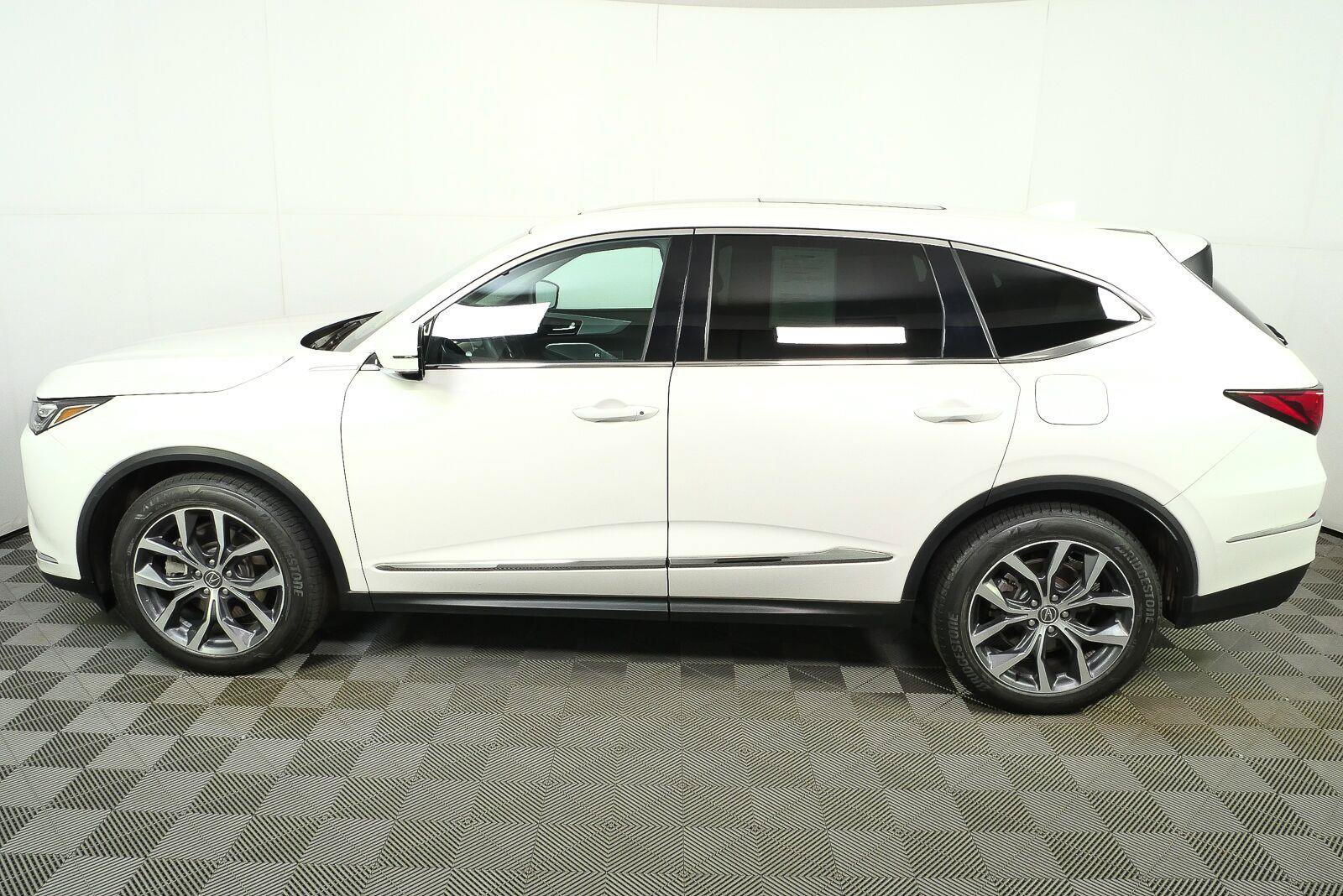 Used 2023 Acura MDX w/ Technology Package AWD/4WD image 25