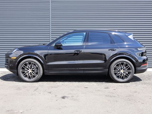Certified 2024 Porsche Cayenne AWD/4WD image 2