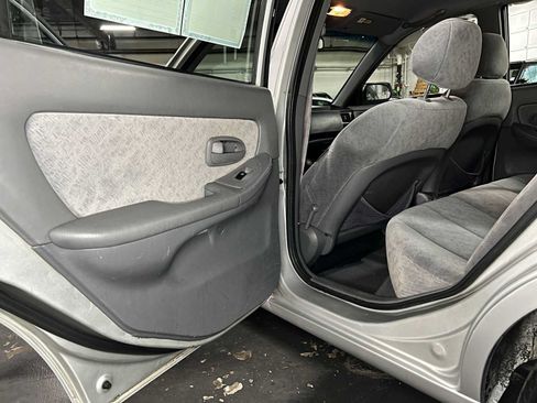 Used 2005 Hyundai Elantra GLS FWD image 17