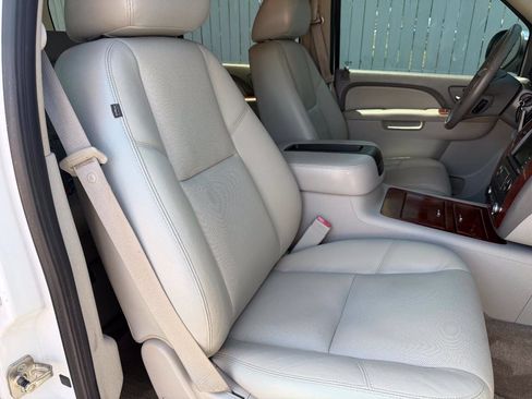 Used 2011 Chevrolet Tahoe LTZ RWD image 14