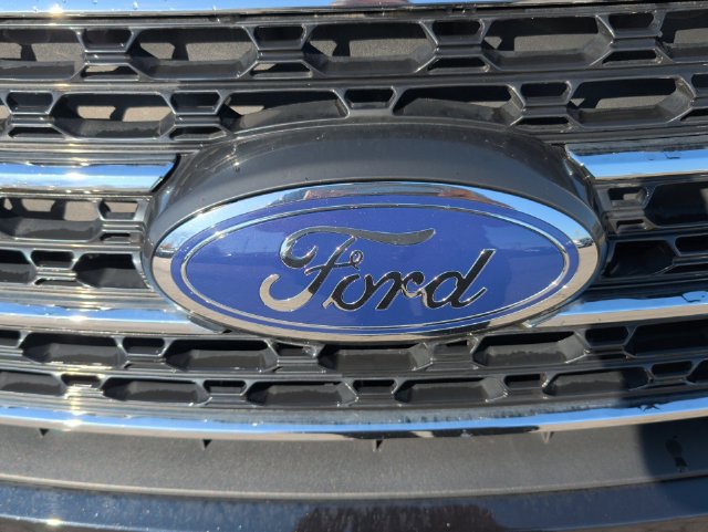 Used 2023 Ford Explorer XLT AWD/4WD image 38