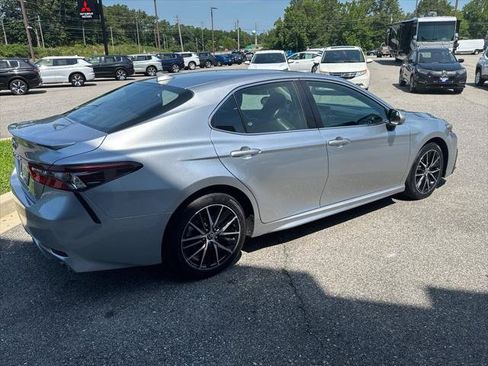 Used 2024 Toyota Camry SE FWD image 4